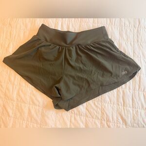 ALO Yoga olive Green Short